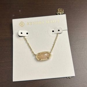 Kendra Scott necklace